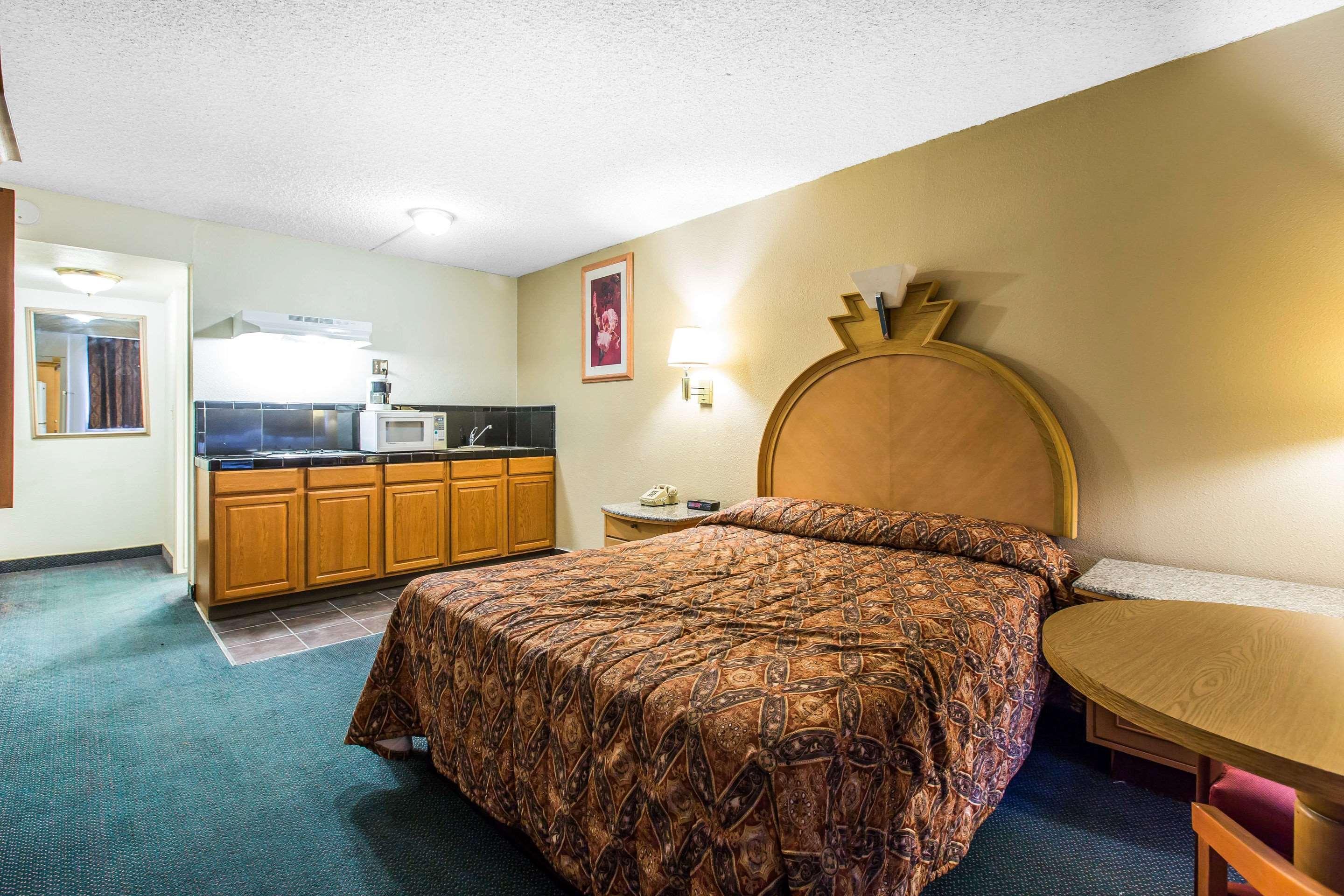 Travelodge By Wyndham Imperial - Motel