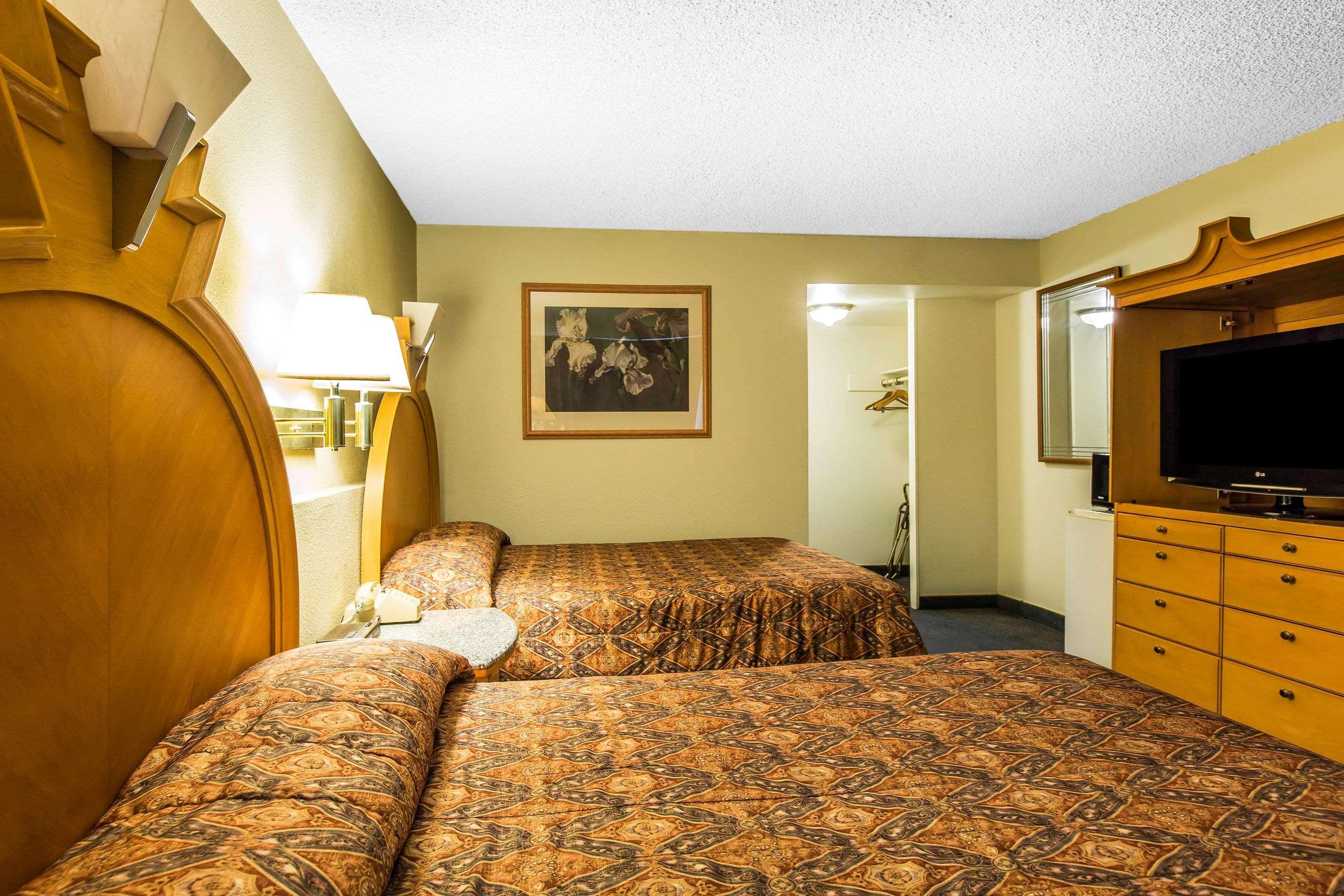 Travelodge By Wyndham Imperial - 2*