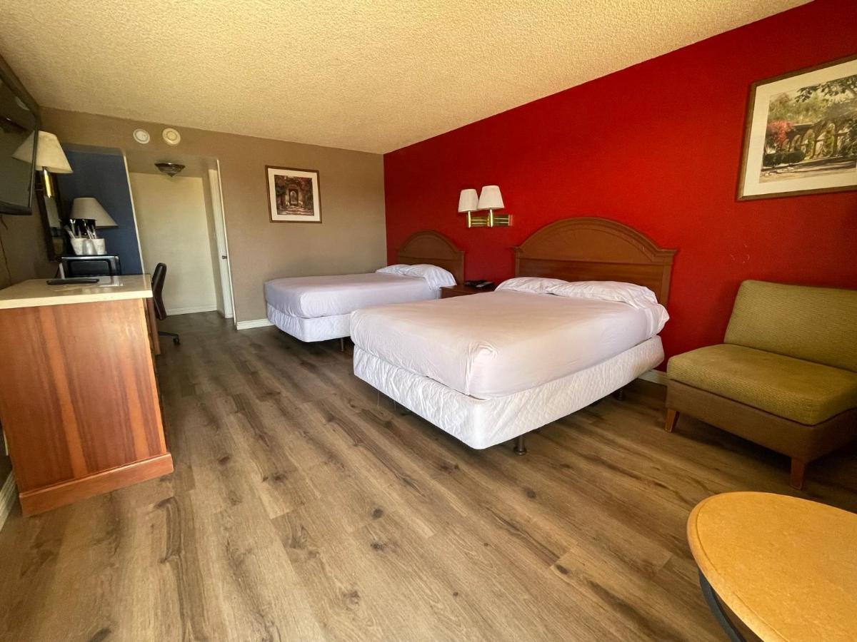 Travelodge By Wyndham Imperial -