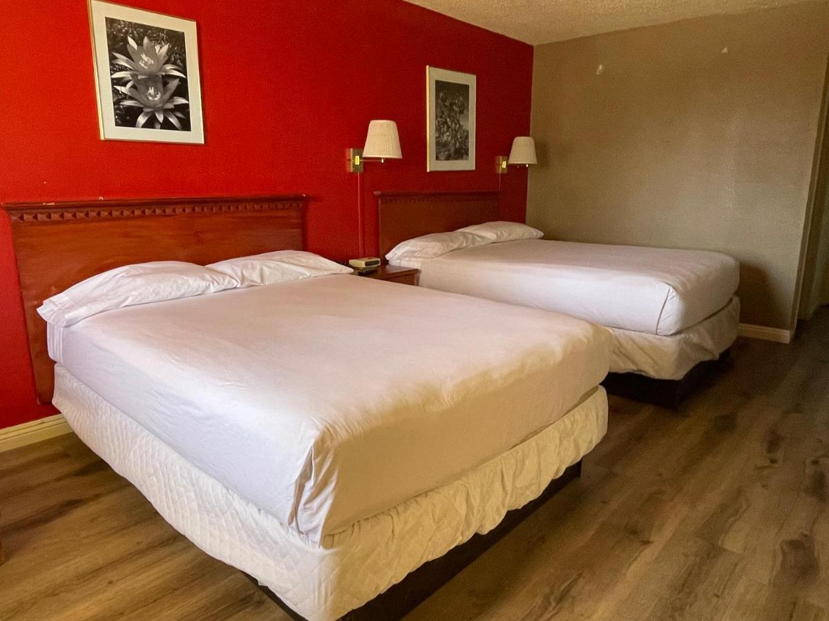 Travelodge By Wyndham Imperial -