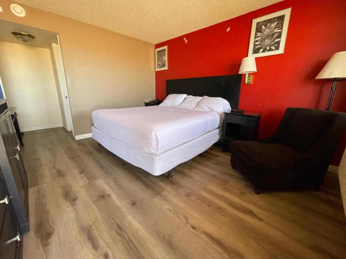 Travelodge By Wyndham Imperial -