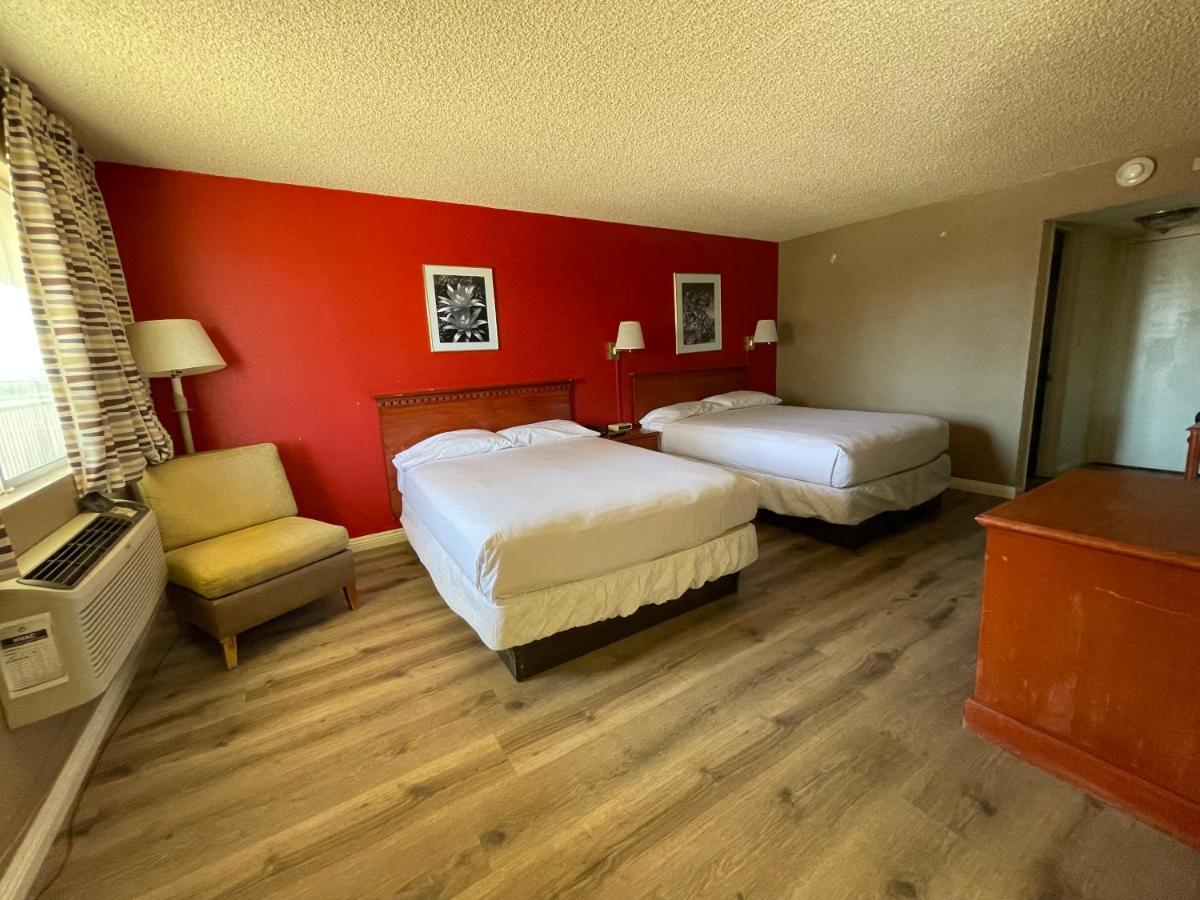 Travelodge By Wyndham Imperial - Motel 2*