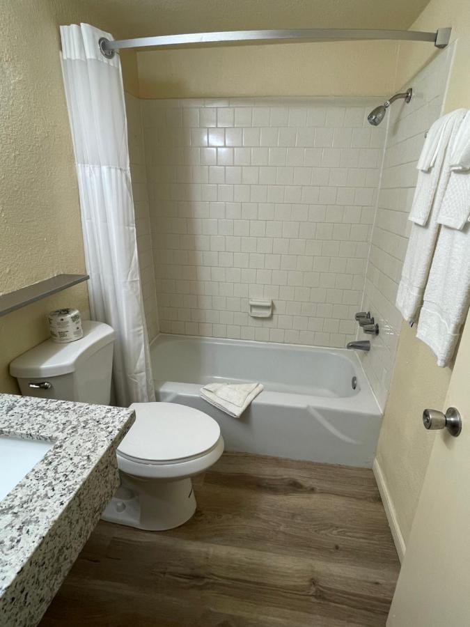 Travelodge By Wyndham Imperial - 2*