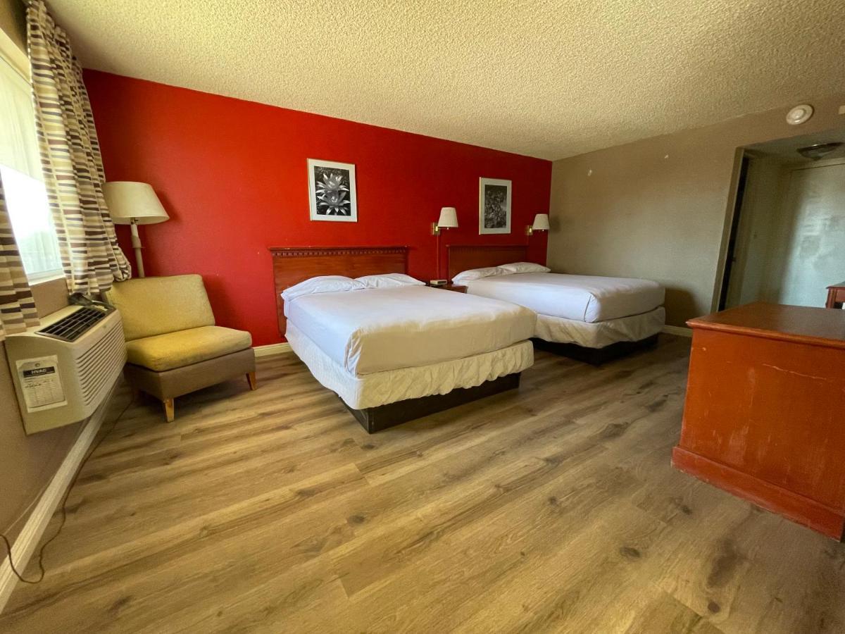 Motel Travelodge By Wyndham Imperial - 2*